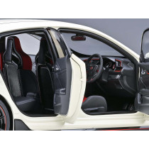 New AUTOart Honda Civic Type R (FK8) 2021 1:18 Model Car White 73220