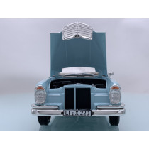 183920 1/18 MERCEDES BENZ 220SE (W111) 1965 LIGHT BLUE