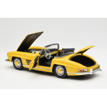B66040669 1/18 MERCEDES BENZ 300SL ROADSTER (W198 II) 1957 YELLOW