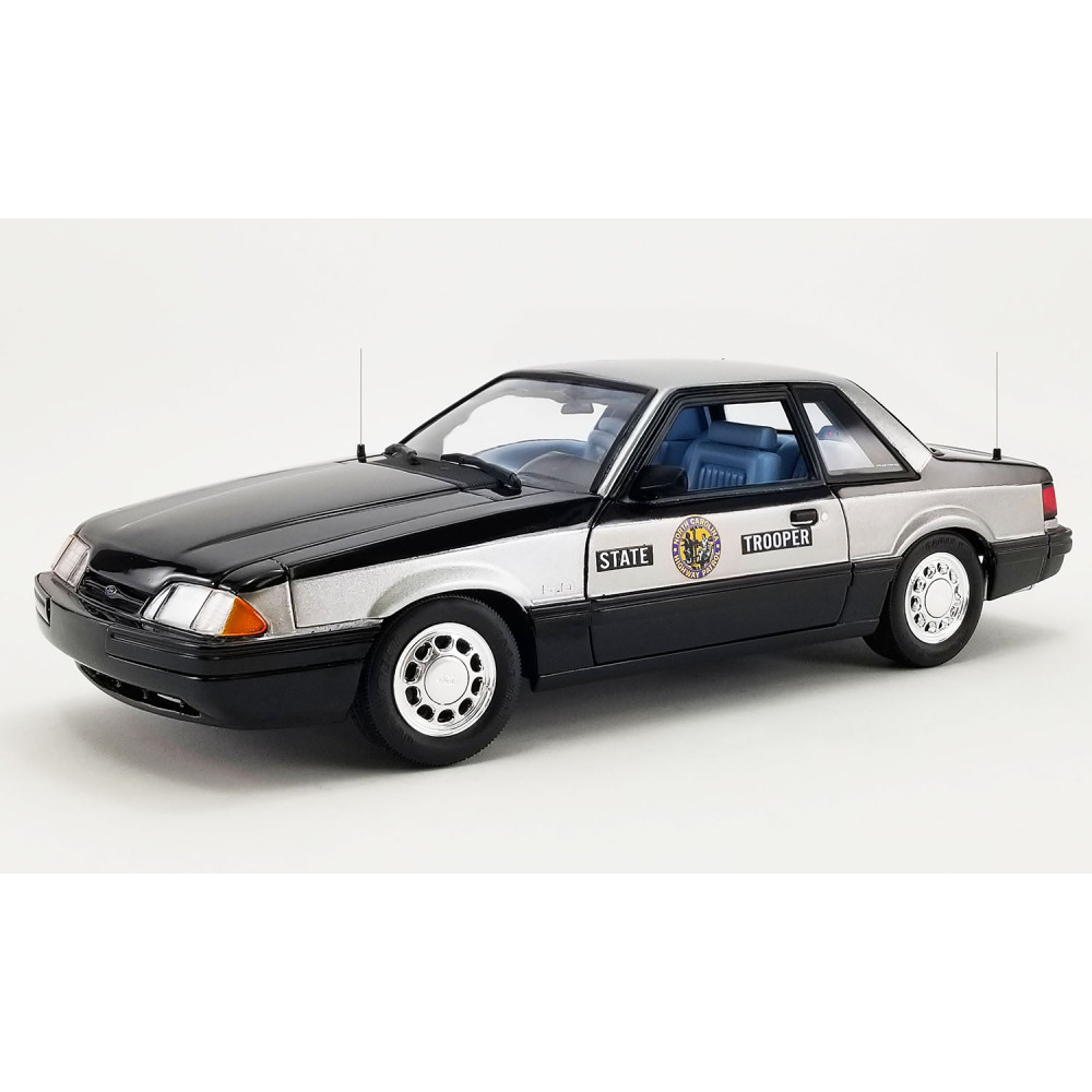 18976 1/18 FORD USA MUSTANG 5.0L SSP POLICE CAROLINA 1993 BLACK