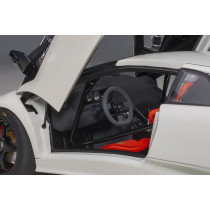 79149 Lamborghini Diablo SV-R (Impact White) 1:18 Scale Model
