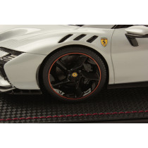 New MR Collection FERRARI SF90 STRADALE 2024 1:18 Model Car WHITE FE042C