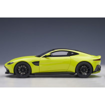 70279 Aston Martin Vantage 2019 (Lime Essence) 1:18 Model Collector