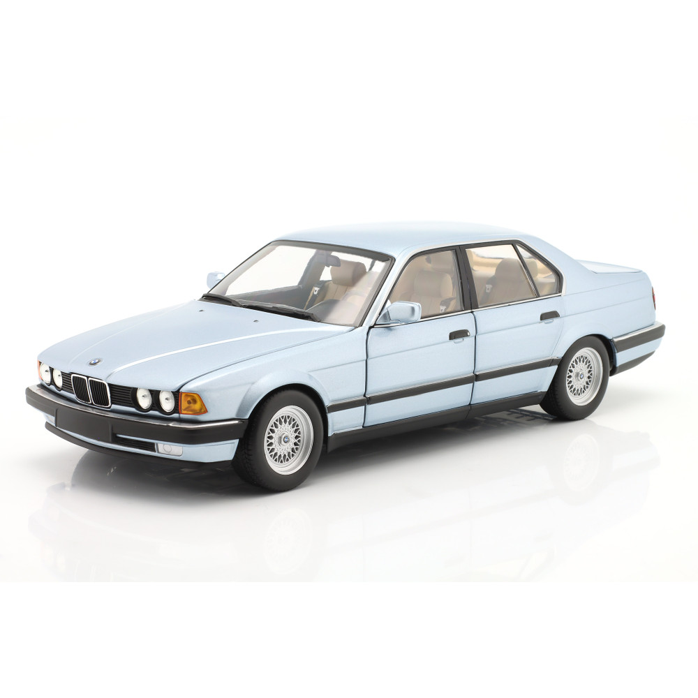 100023008 BMW 730I (E32) – 1986 – LIGHT BLUE METALLIC 1:18