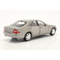 B66040660 1:18 Scale Mercedes-Benz S600 V220 2005 Silver