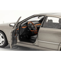 B66040660 1:18 Scale Mercedes-Benz S600 V220 2005 Silver