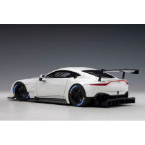 New AUTOart Aston Martin Vantage GTE 1:18 Model Car White 81806