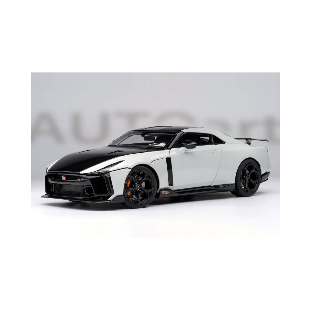 77511 NISSAN GT-R50 BY ITALDESIGN 2021 WHITE MET BLACK