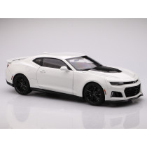 71206 Chevrolet Camaro ZL1 2017 Summit White 1:18 Model Collector