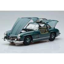 New Norev Mercedes-Benz 300 SL 1954 1:18 Model Car Green 183851