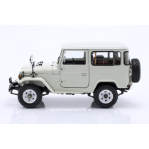 New KYOSHO TOYOTA FJ40 LAND CRUISER 1980 1:18 Model Car WHITE 08971W
