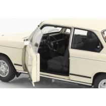 New KYOSHO BMW 2002Tii 1972 1:18 Model Car WHITE 08543W