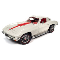 New AUTOWORLD Chevy Corvette 427 1967 1:18 Model Car White AMM1279