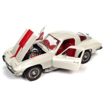 New AUTOWORLD Chevy Corvette 427 1967 1:18 Model Car White AMM1279