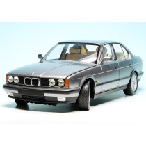100024008 BMW 535i (E34) – 1988 – GREY METALLIC 1:18